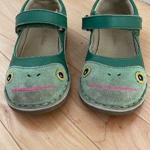 Mini Boden size 27 cute frog shoes